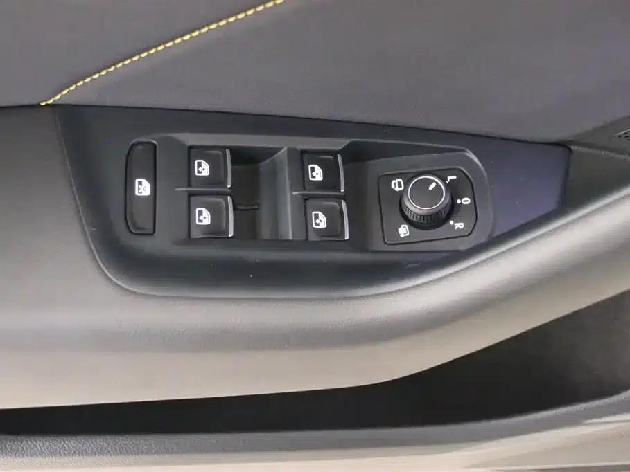 FAW-Volkswagen CC 2024 380TSI Striking Popular Edition — миниатюра 14