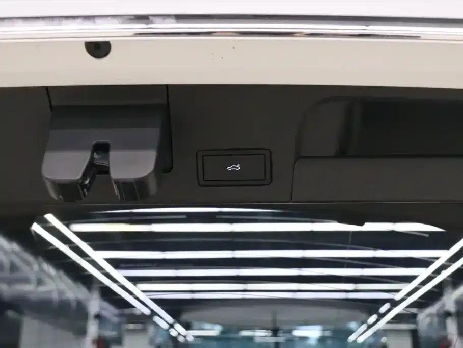 FAW-Volkswagen CC 2024 380TSI Striking Popular Edition — миниатюра 20