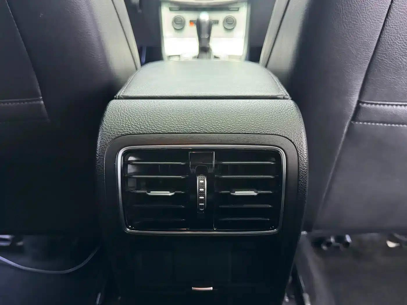 FAW-Volkswagen CC 2018 1.8TSI Premium Edition — миниатюра 15
