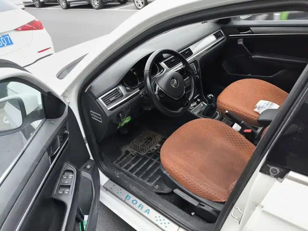 2016 Volkswagen Bora 1.6L Manual Comfort Model — миниатюра 12