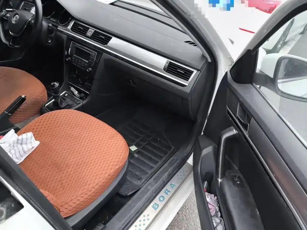 2016 Volkswagen Bora 1.6L Manual Comfort Model — миниатюра 21