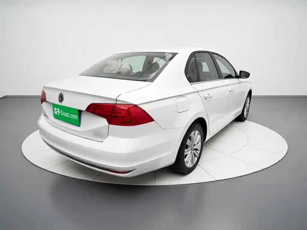 2016 Volkswagen Bora 1.6L Manual Comfort Model — миниатюра 4