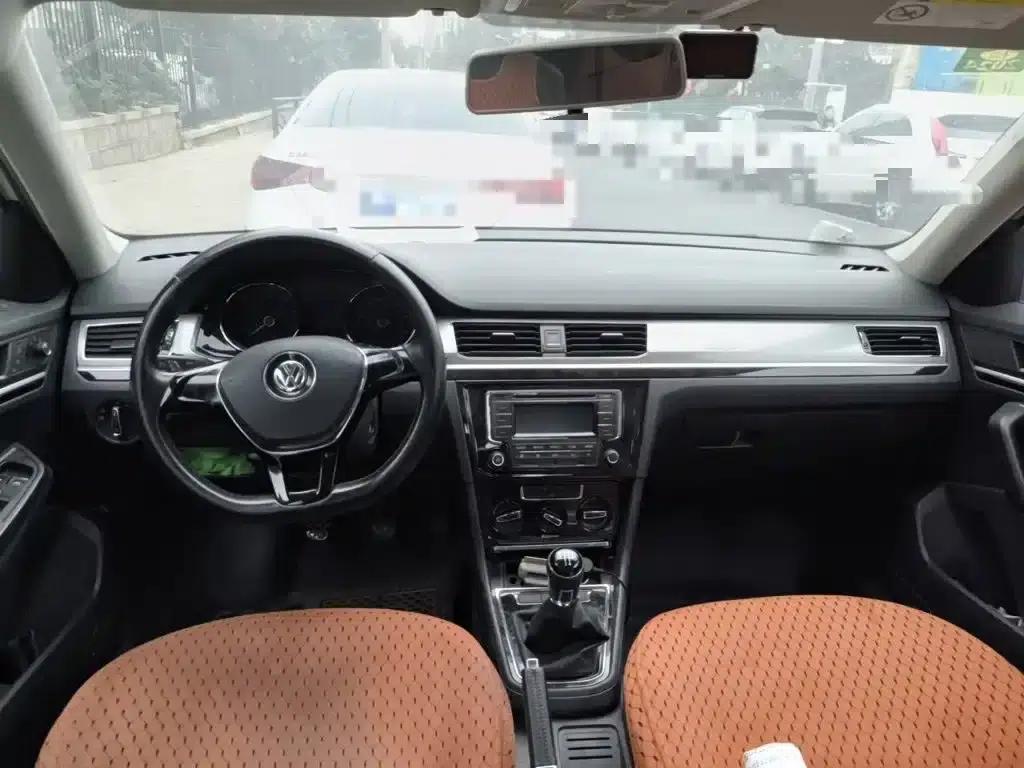 2016 Volkswagen Bora 1.6L Manual Comfort Model — миниатюра 5