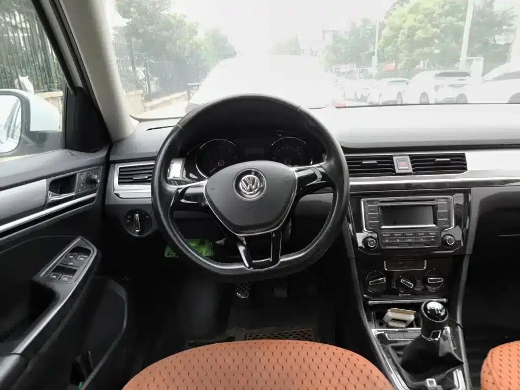 2016 Volkswagen Bora 1.6L Manual Comfort Model — миниатюра 6