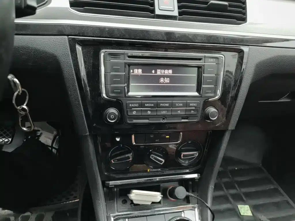 2016 Volkswagen Bora 1.6L Manual Comfort Model — миниатюра 9