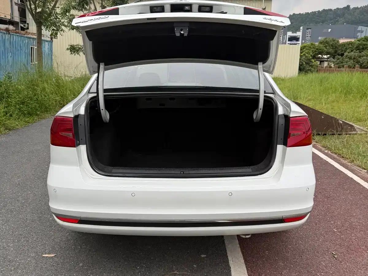 2016 Volkswagen Bora 1.6L Automatic Comfort Model — миниатюра 14