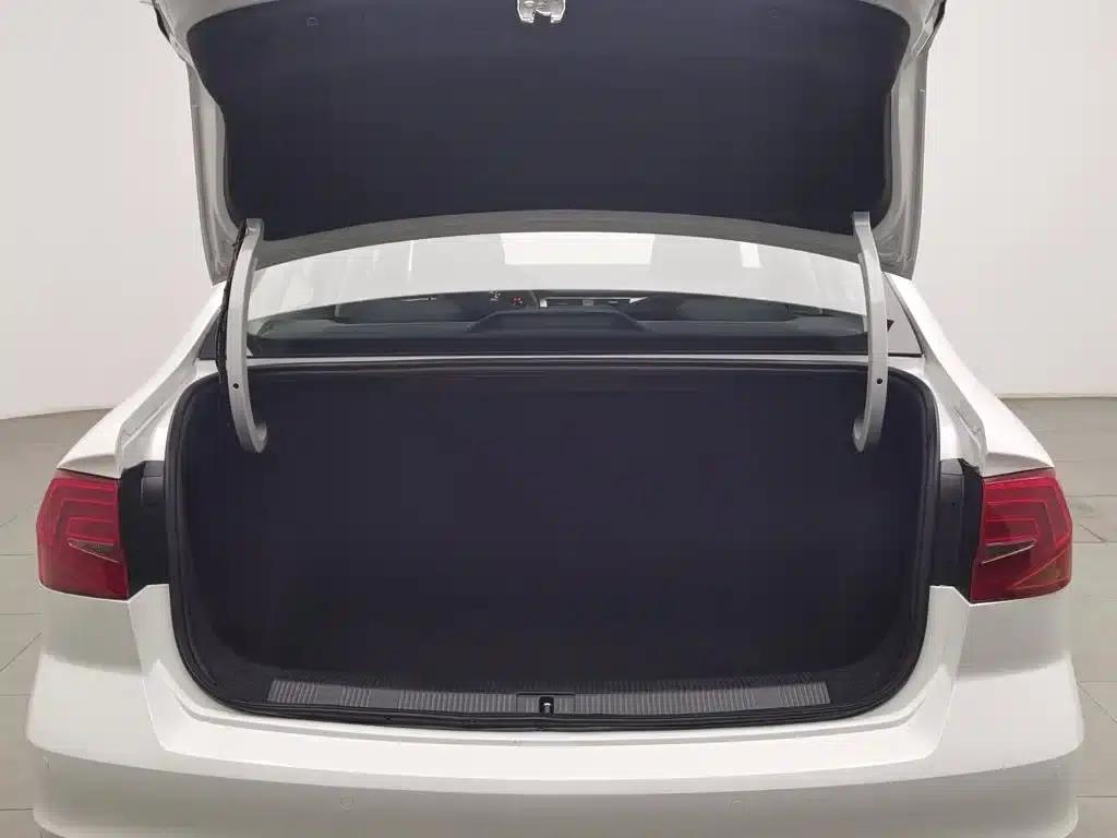 2019 Volkswagen Bora Facelift: Bora Legend 1.5L Automatic Fashion Model (China VI Emission Standard) — миниатюра 16