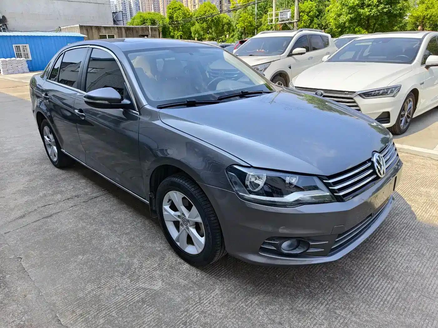 2013 Volkswagen Bora 1.6L Automatic Fashion Edition — миниатюра 3