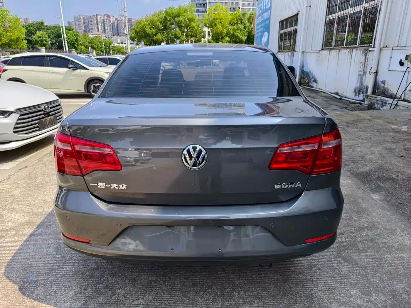 2013 Volkswagen Bora 1.6L Automatic Fashion Edition — миниатюра 5