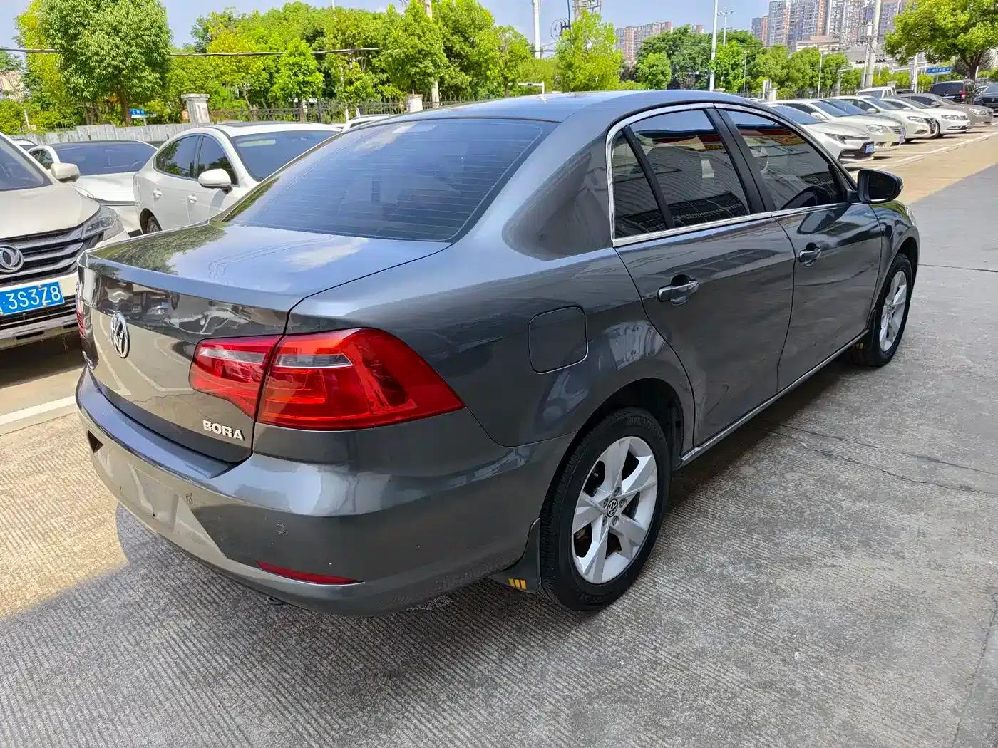 2013 Volkswagen Bora 1.6L Automatic Fashion Edition — миниатюра 6