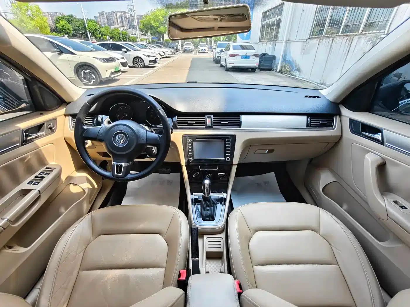 2013 Volkswagen Bora 1.6L Automatic Fashion Edition — миниатюра 9
