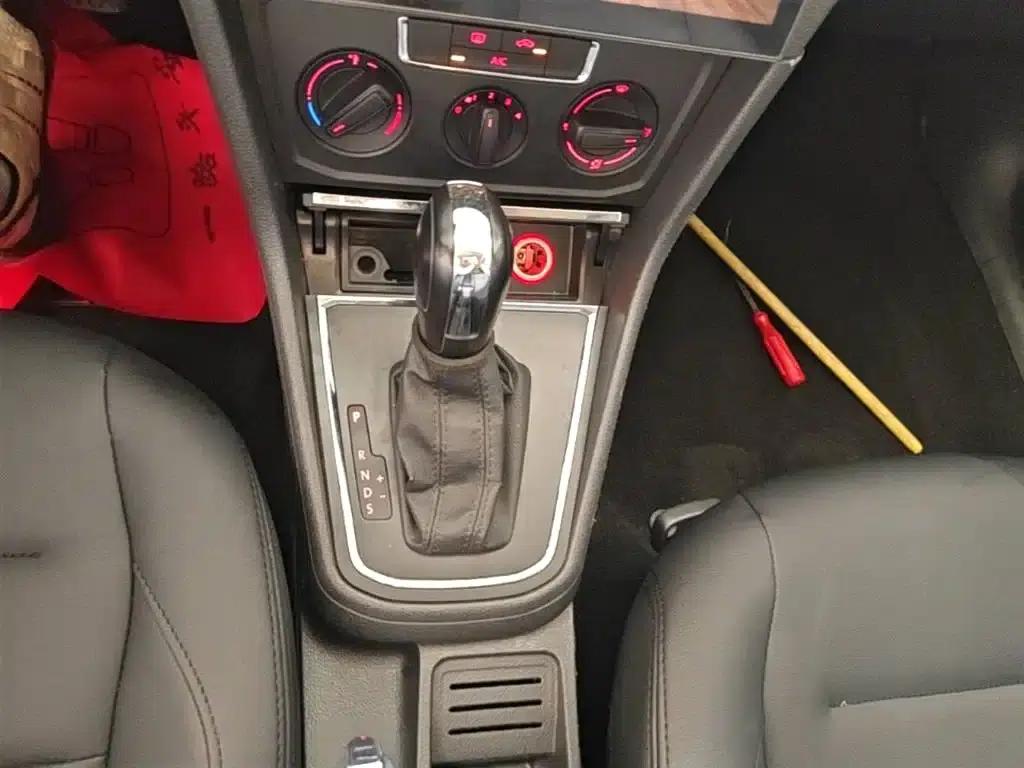 2017 Volkswagen Bora 1.6L Automatic Fashion Edition — миниатюра 14