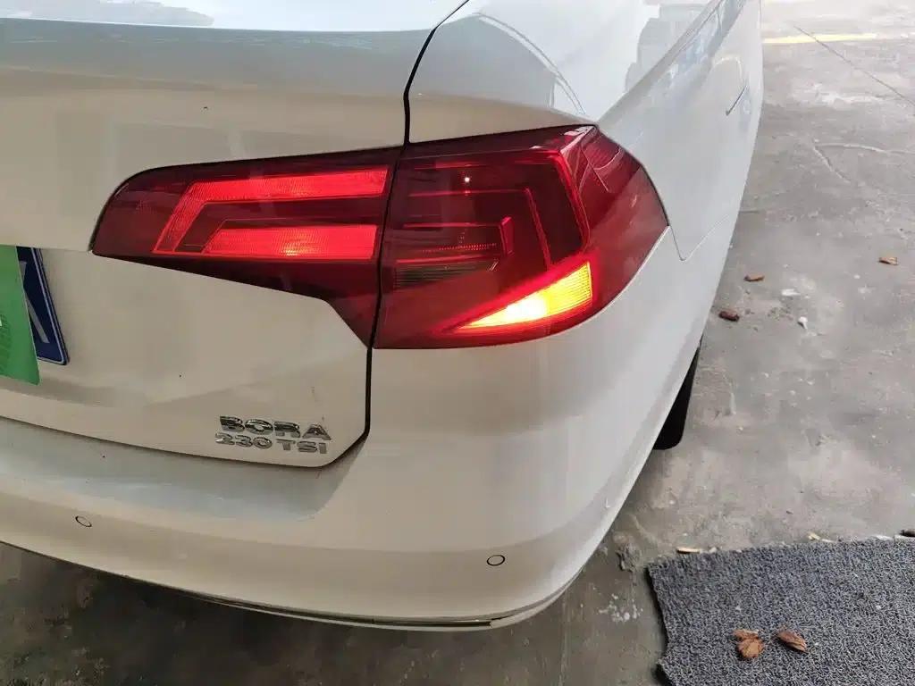 2016 Volkswagen Bora 230TSI Manual Comfort Model — миниатюра 24