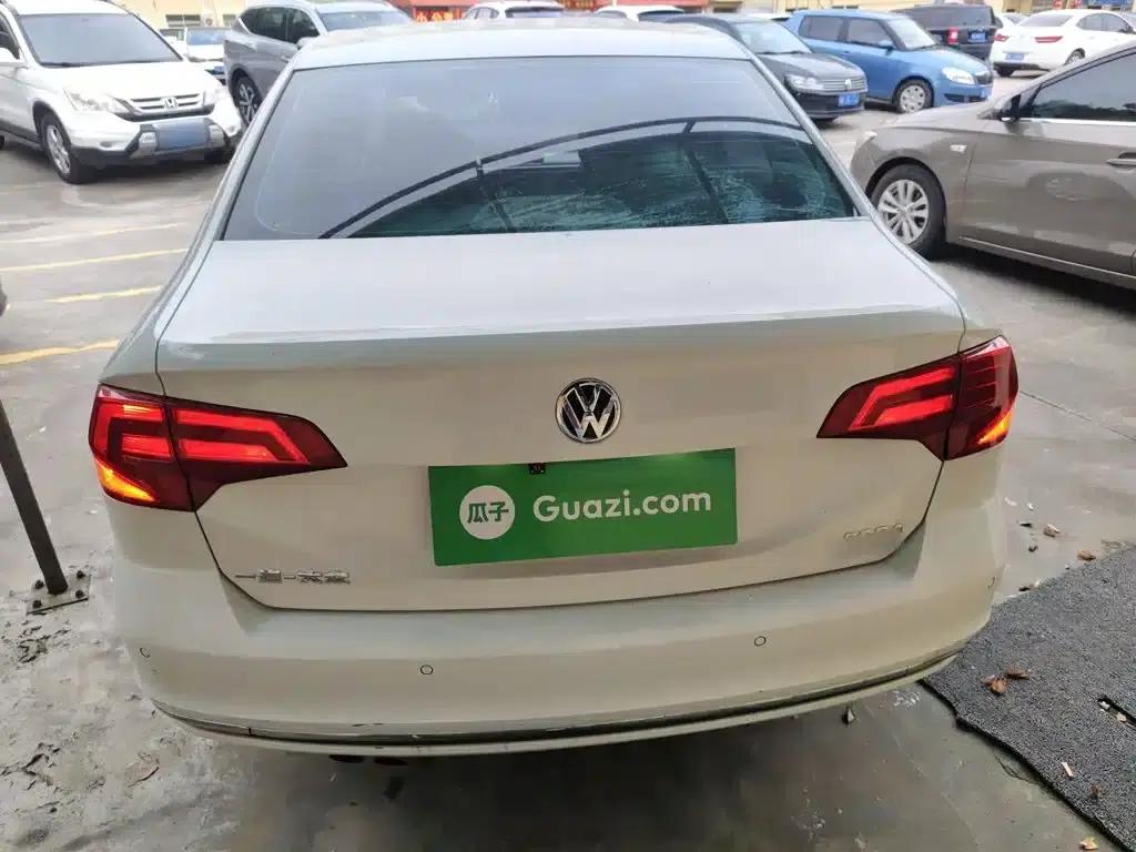 2016 Volkswagen Bora 230TSI Manual Comfort Model — миниатюра 4