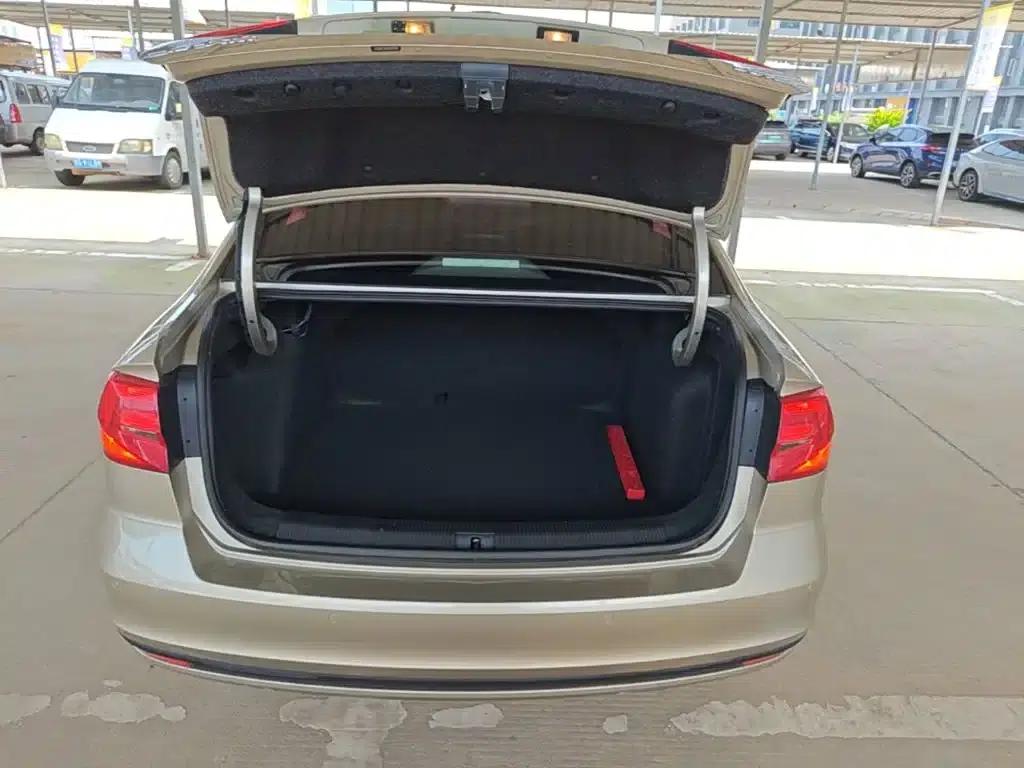 2016 Volkswagen Bora 1.6L Automatic Fashion Edition — миниатюра 19