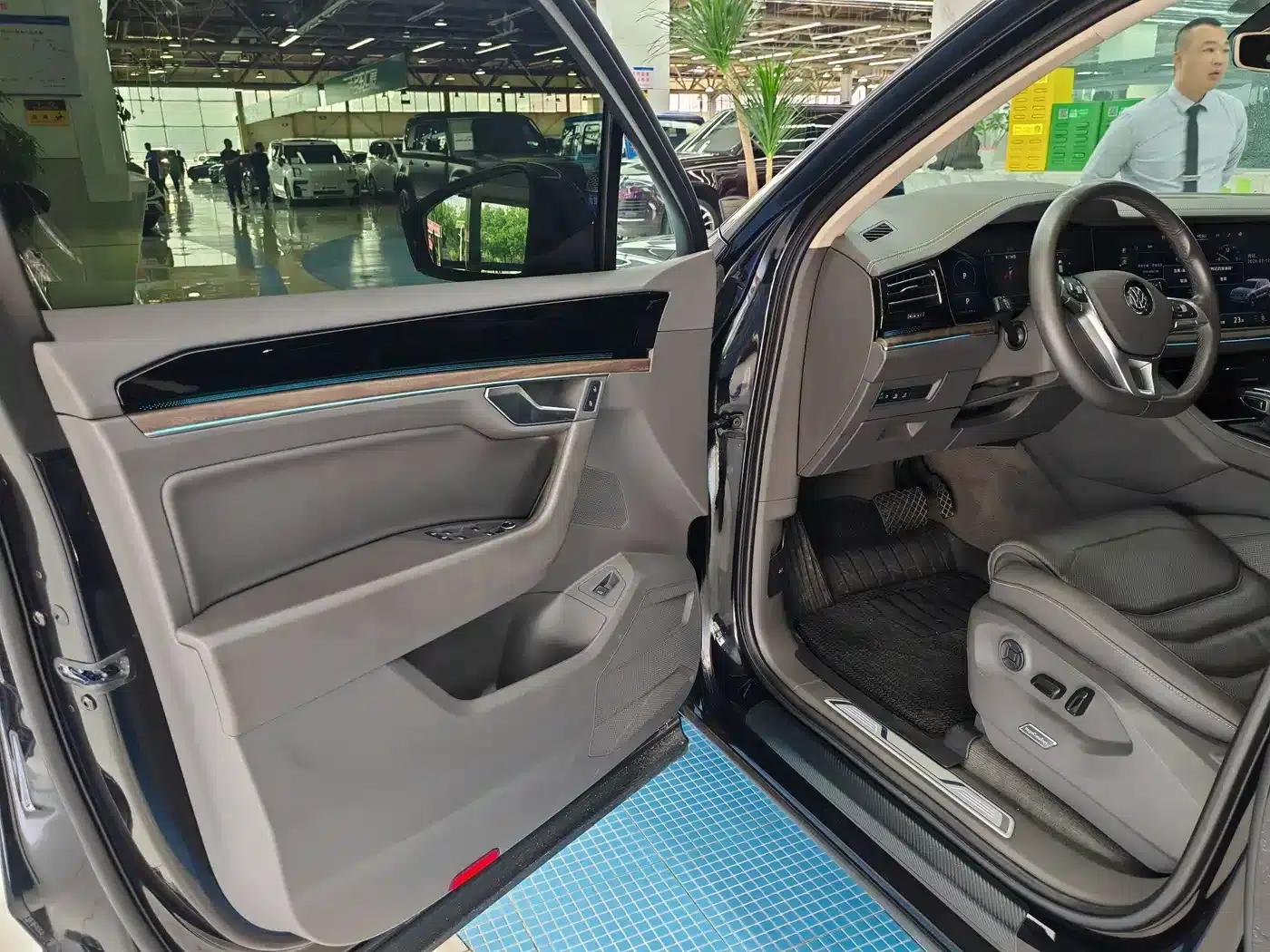 Touareg 2019 2.0TSI R-Line Edition (China VI Emission Standard) — миниатюра 4