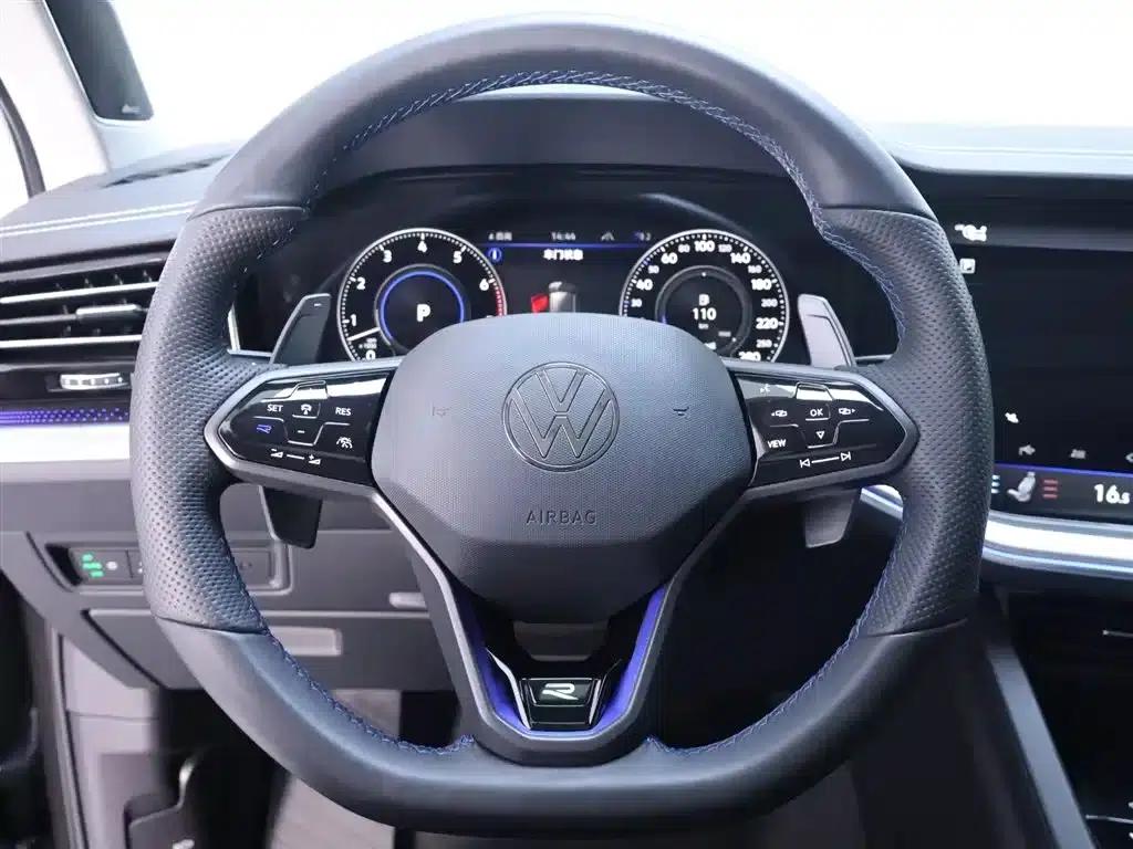 2022 Volkswagen Touareg 3.0TSI R-Line, Obsidian Black Sport Package — миниатюра 16