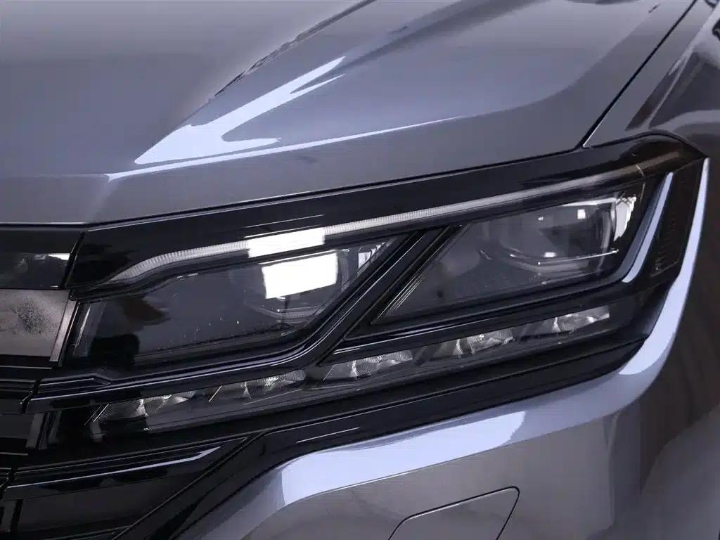 2022 Volkswagen Touareg 3.0TSI R-Line, Obsidian Black Sport Package — миниатюра 4