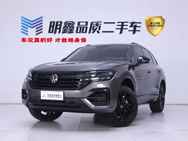 2022 Volkswagen Touareg 3.0TSI R-Line, Obsidian Black Sport Package