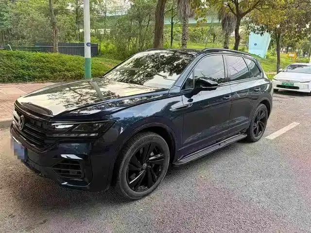 2023 Volkswagen Touareg 3.0TSI R-Line, Obsidian Black Sport Package