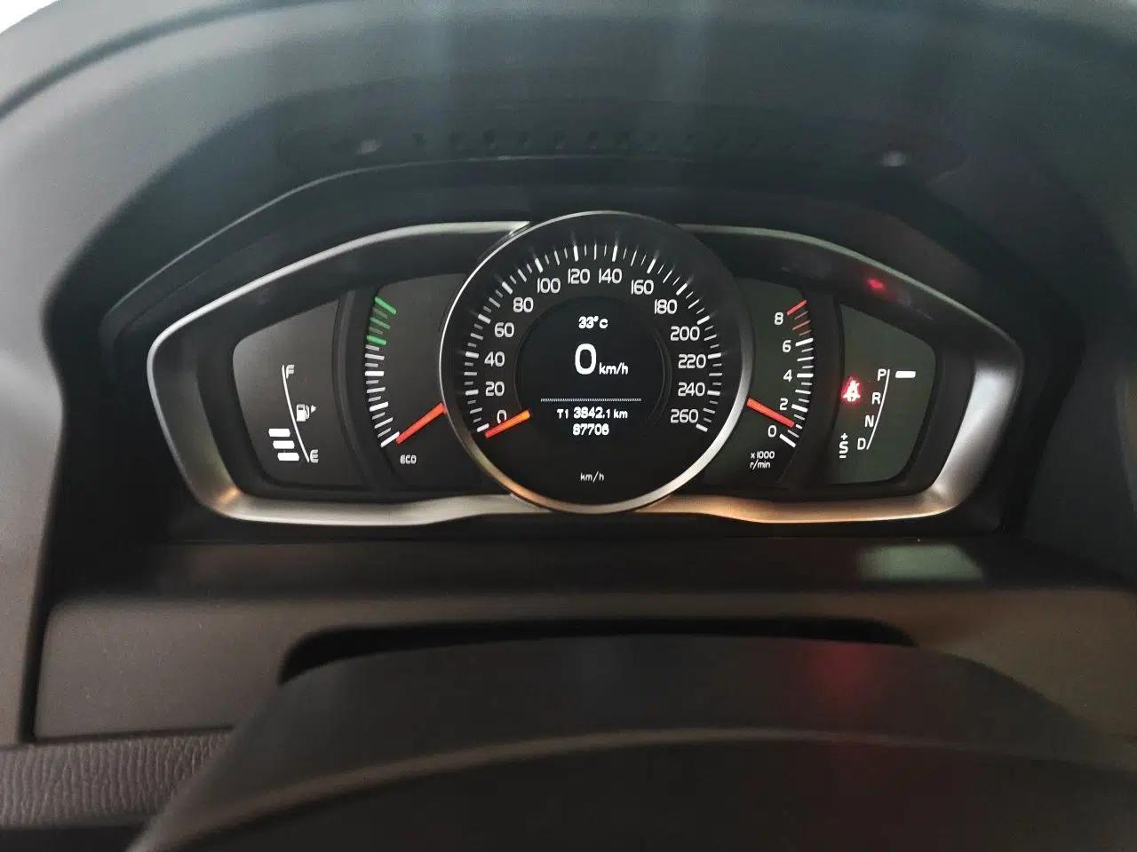 Volvo XC60 2016 T5 Smart Drive Edition — миниатюра 9