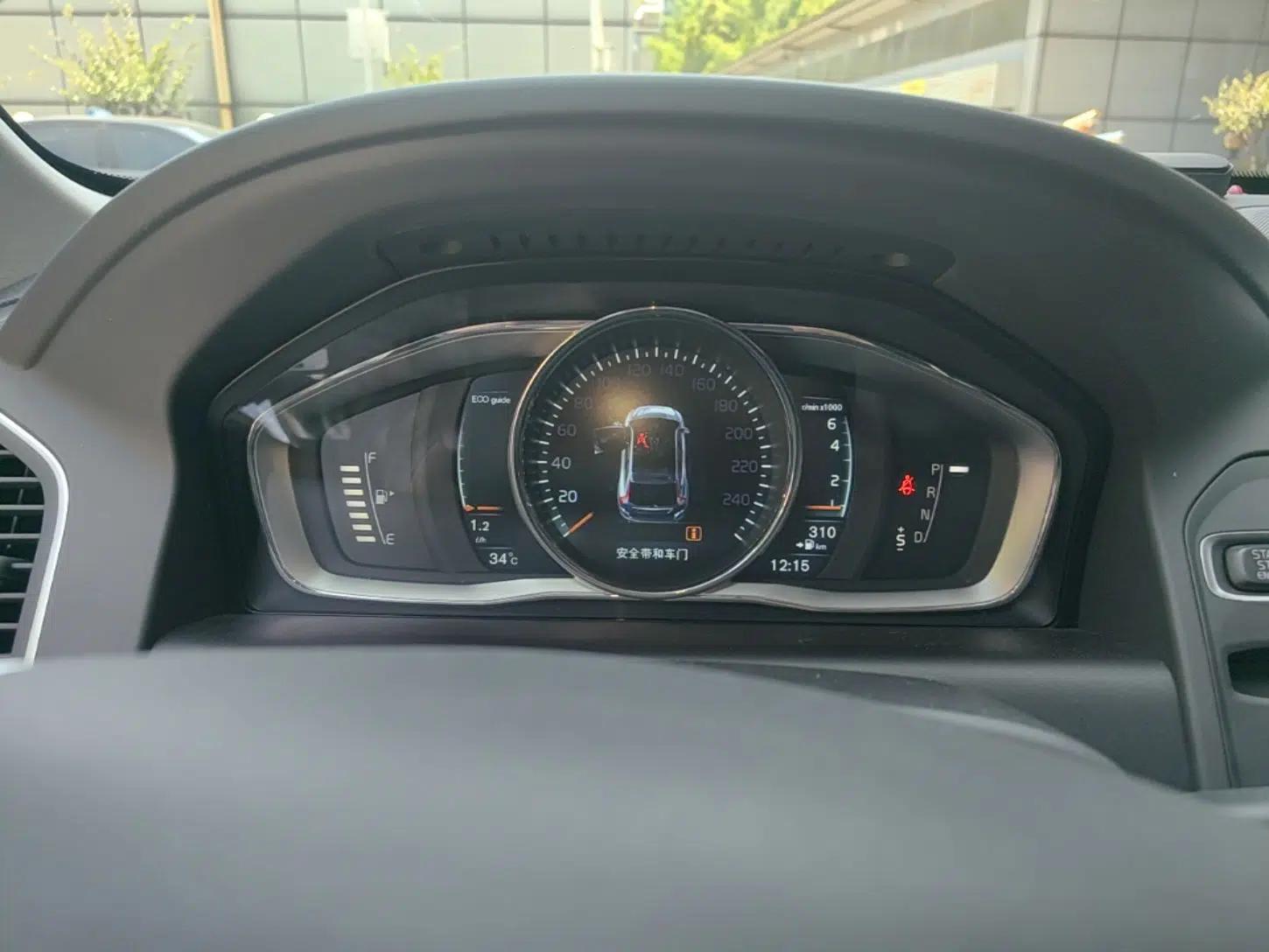 Volvo XC60 2016 T5 AWD Zhiyuan Edition — миниатюра 11
