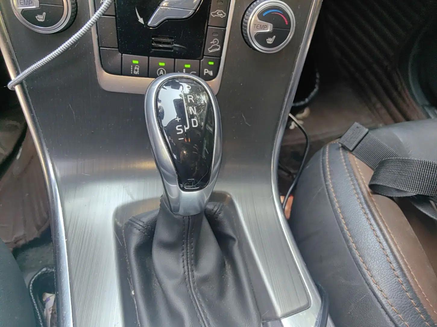 Volvo XC60 2016 T5 AWD Zhiyuan Edition — миниатюра 14