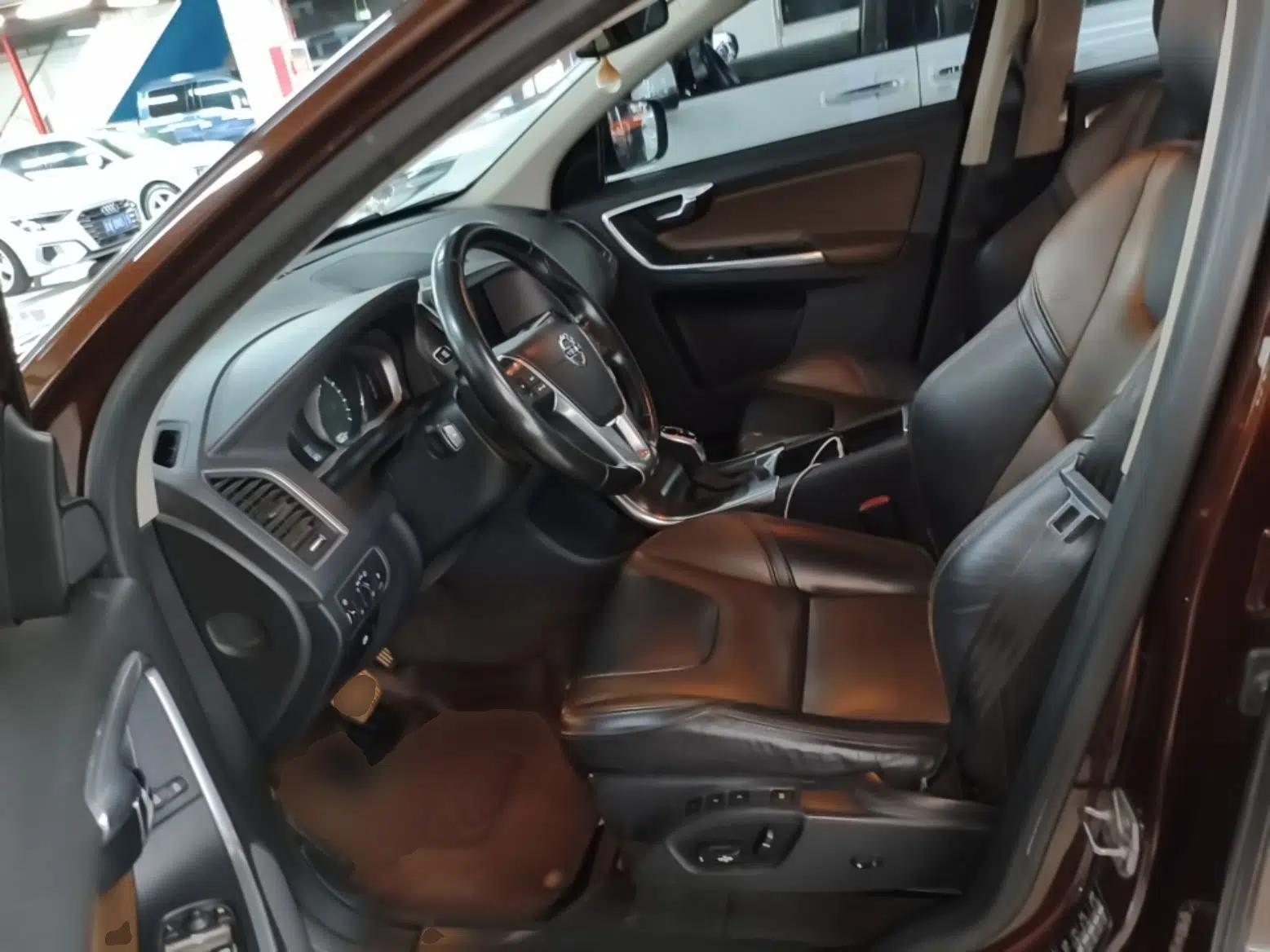 Volvo XC60 2016 T5 AWD Zhiyuan Edition — миниатюра 17