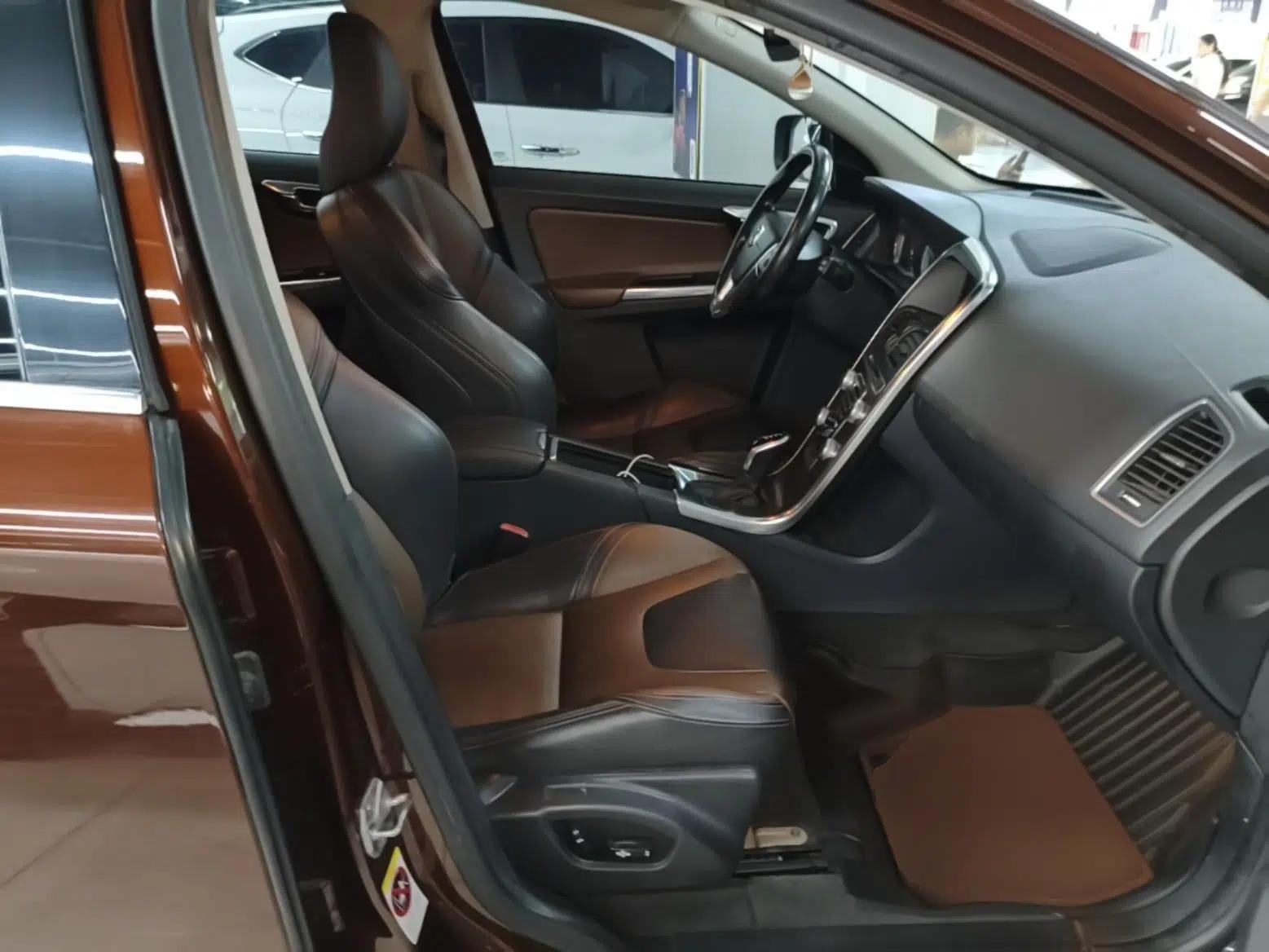 Volvo XC60 2016 T5 AWD Zhiyuan Edition — миниатюра 19