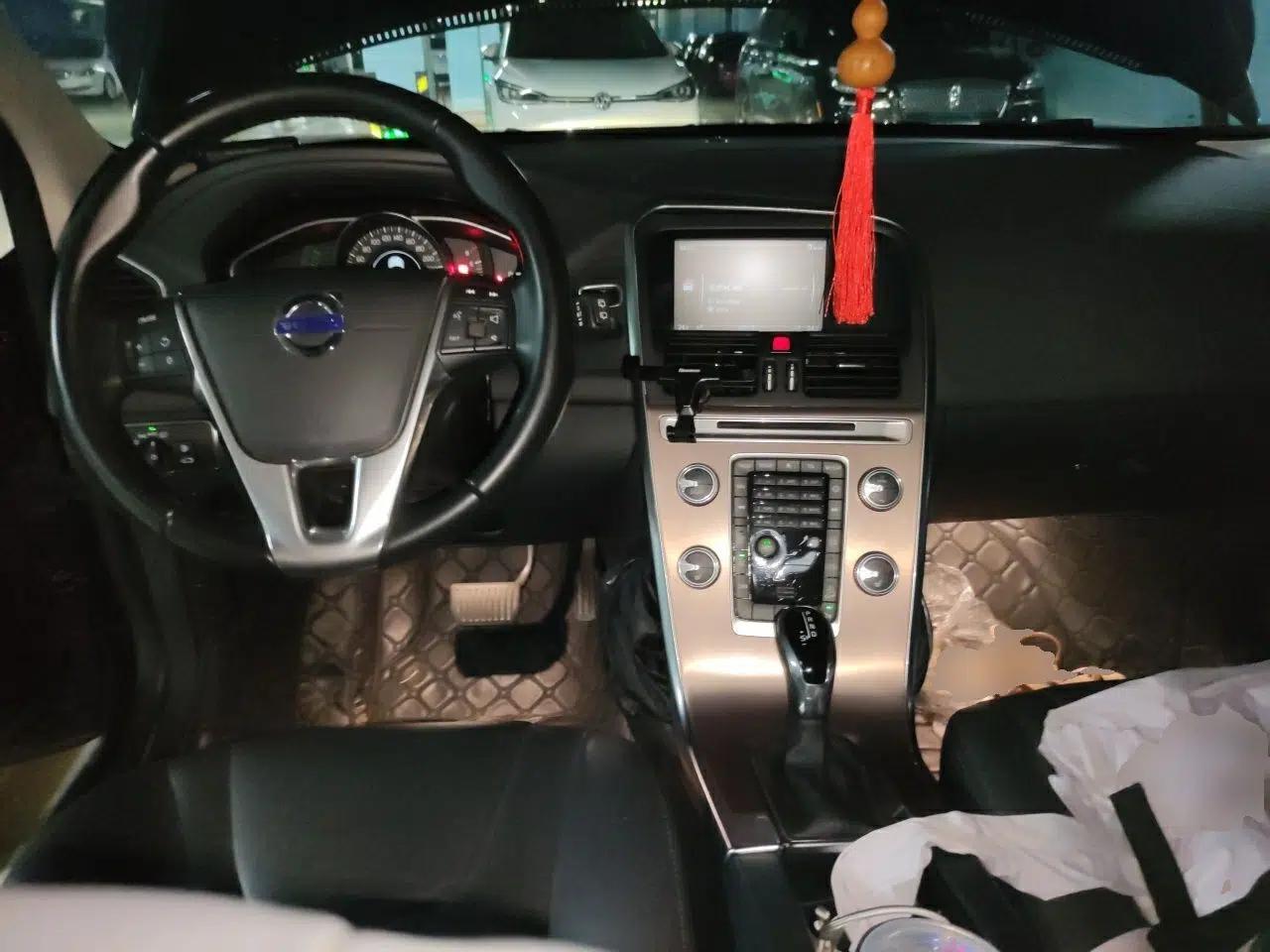 Volvo XC60 2017 T5 AWD Smart Upgrade Model — миниатюра 9