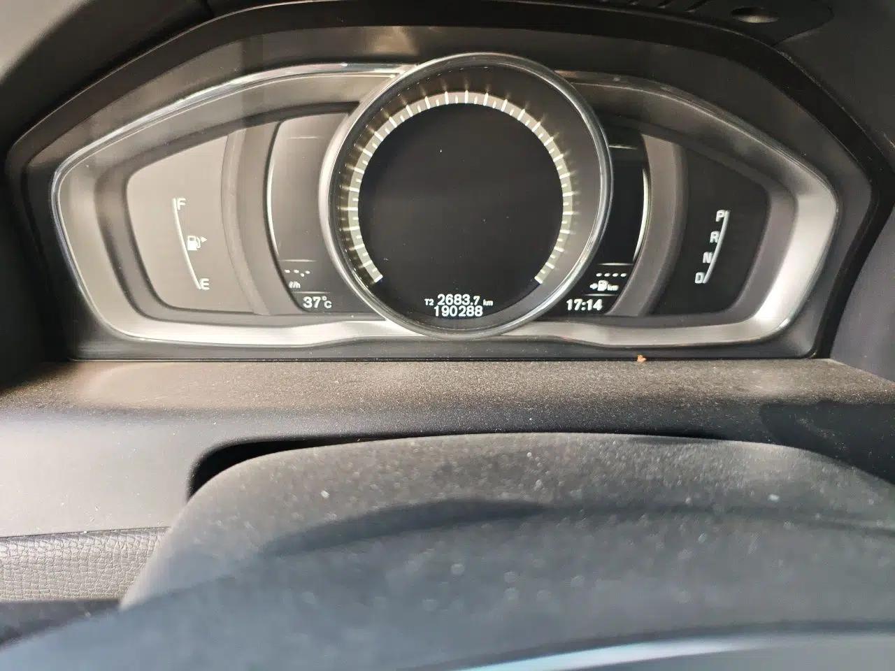 Volvo XC60 2017 T5 AWD Smart Upgrade Edition — миниатюра 12
