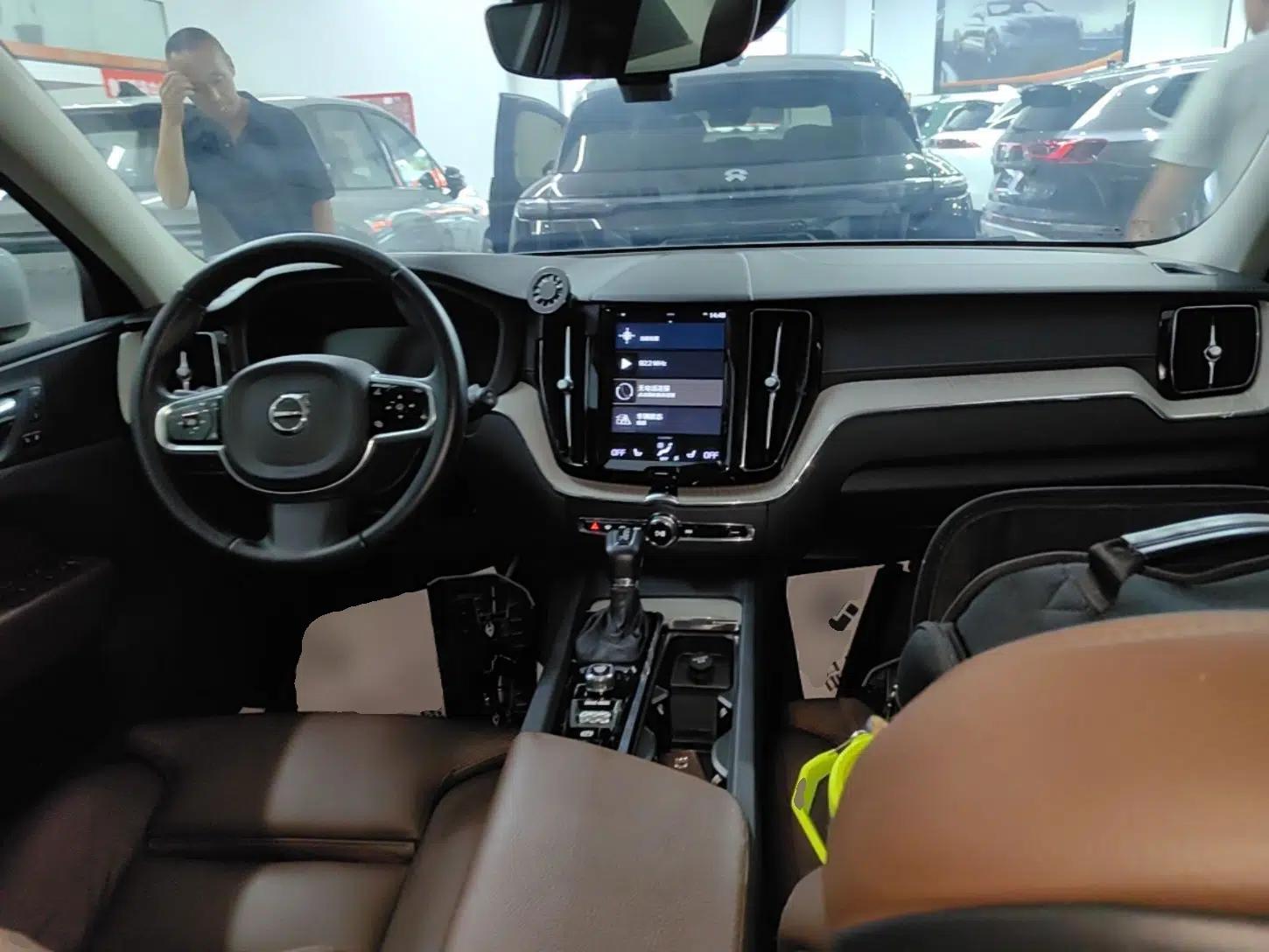 Volvo XC60 2020 T5 4x4 Smart Luxury Edition — миниатюра 12