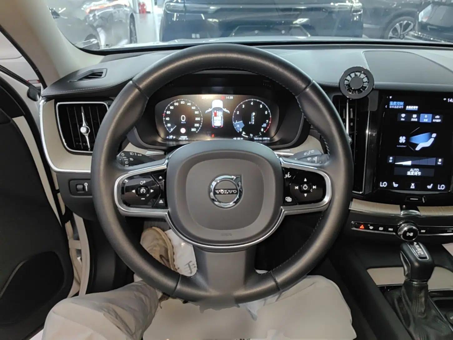 Volvo XC60 2020 T5 4x4 Smart Luxury Edition — миниатюра 13