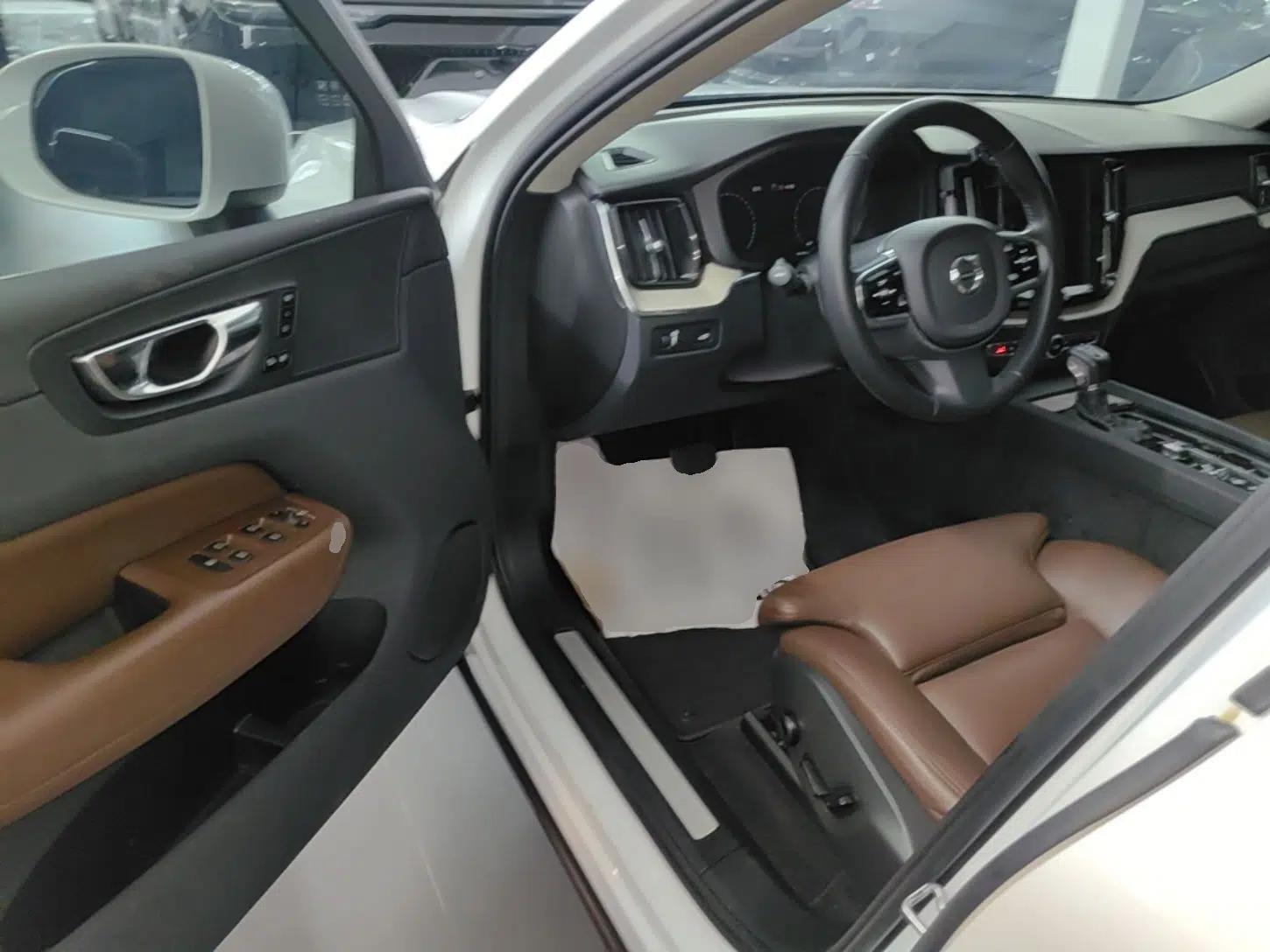 Volvo XC60 2020 T5 4x4 Smart Luxury Edition — миниатюра 18