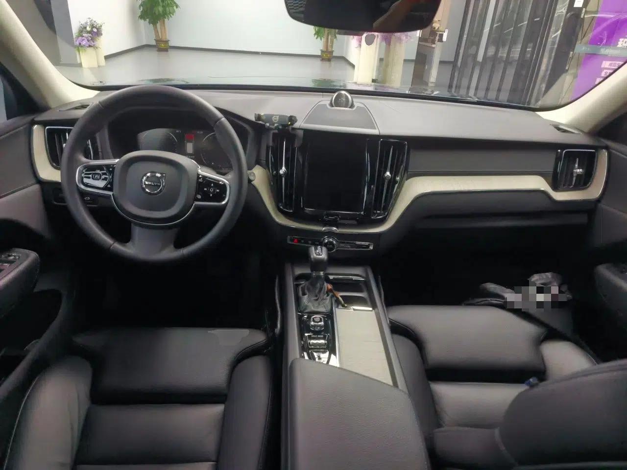 Volvo XC60 2021 T5 4x4 Smart Luxury Edition — миниатюра 9