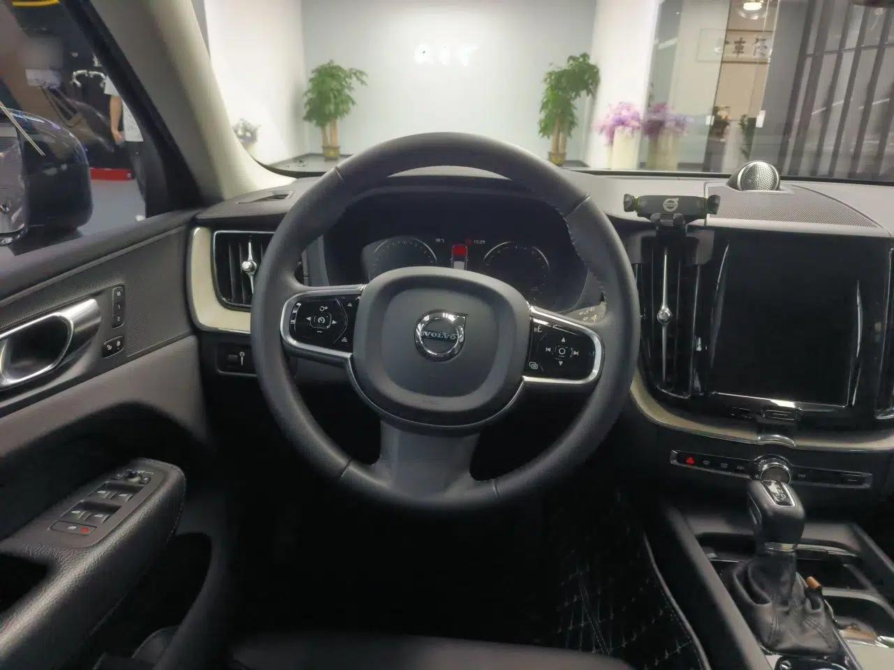 Volvo XC60 2021 T5 4x4 Smart Luxury Edition — миниатюра 10