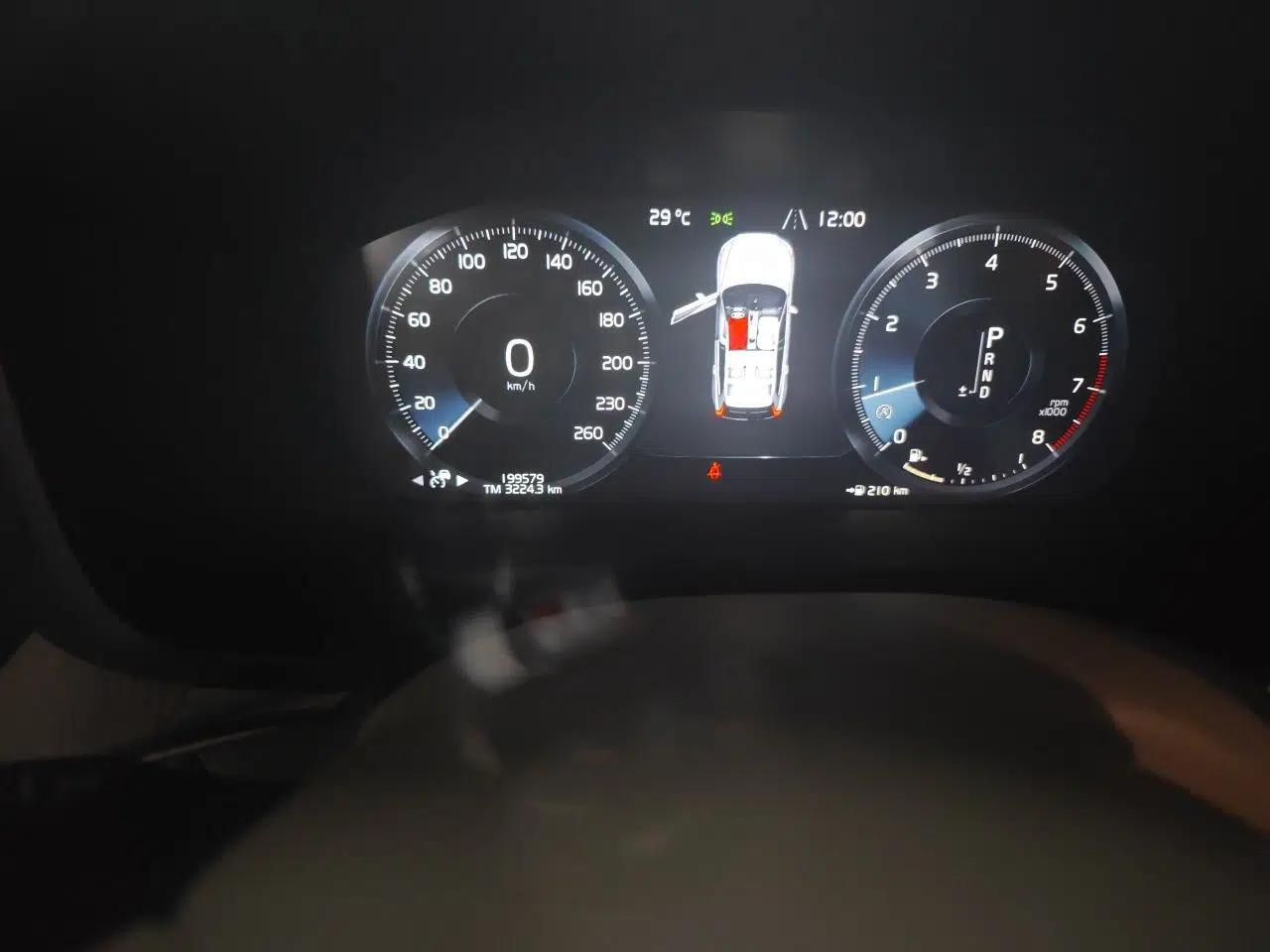 Volvo XC60 2019 T5 4x4 Zhiya Luxury Edition China V Standard — миниатюра 12