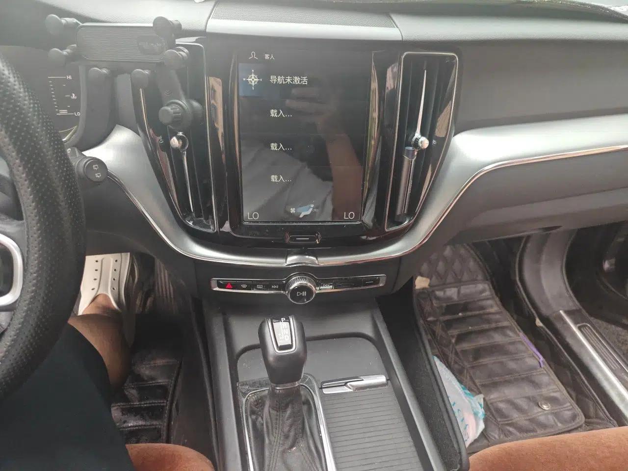 Volvo XC60 2018 T5 4x4 Zhiyi Edition — миниатюра 13