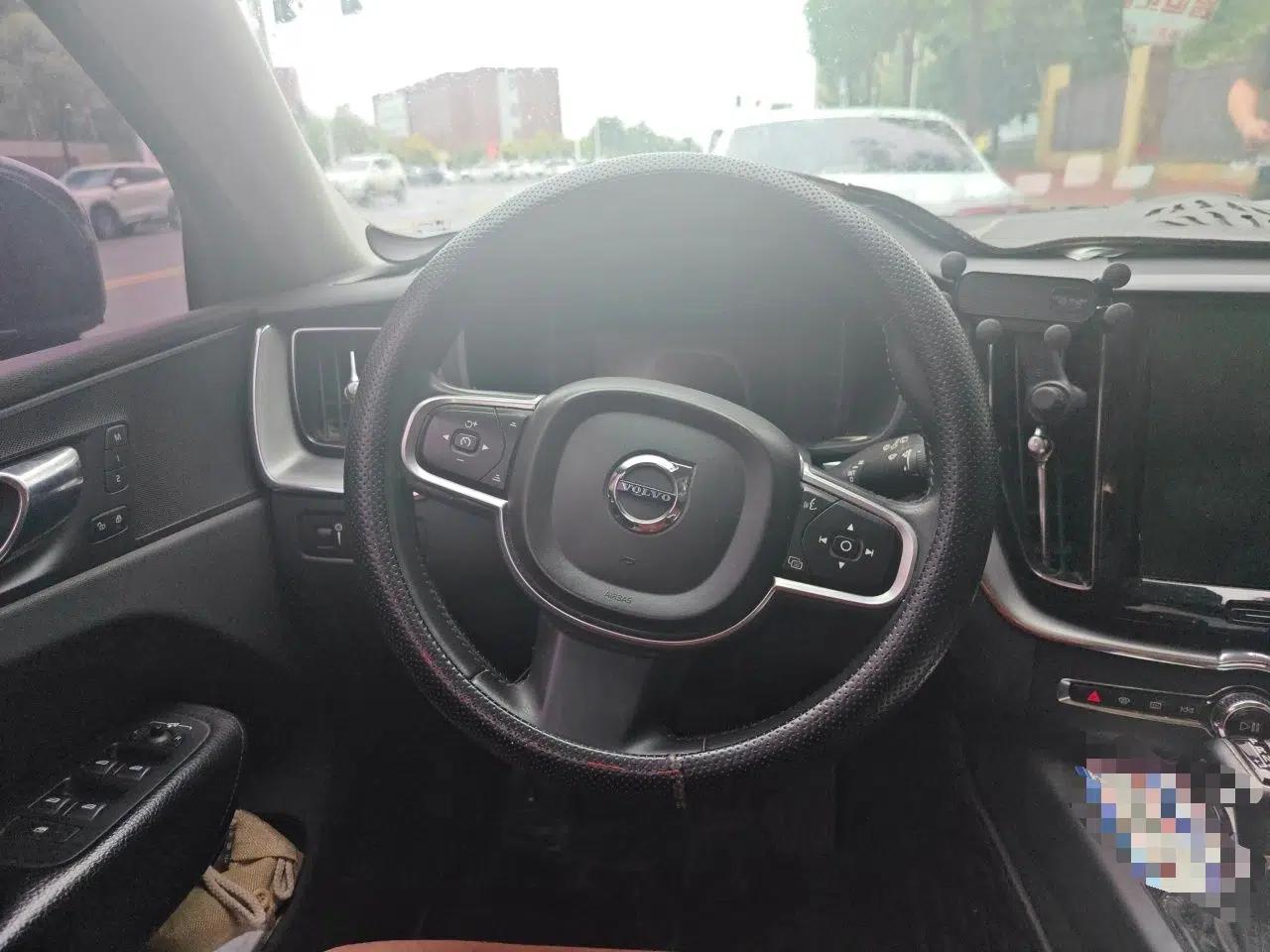 Volvo XC60 2018 T5 4x4 Zhiyi Edition — миниатюра 10