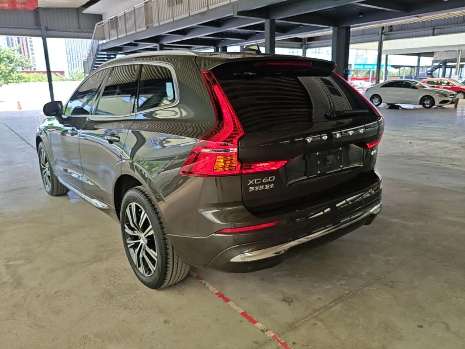 Volvo XC60 2022 B5 4x4 Smart Luxury Edition — миниатюра 13