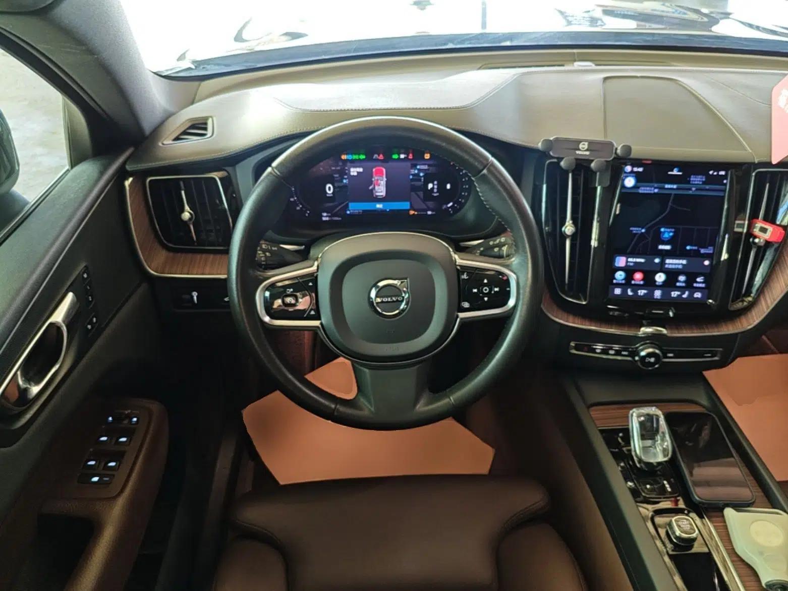 Volvo XC60 2022 B5 4x4 Smart Luxury Edition — миниатюра 18