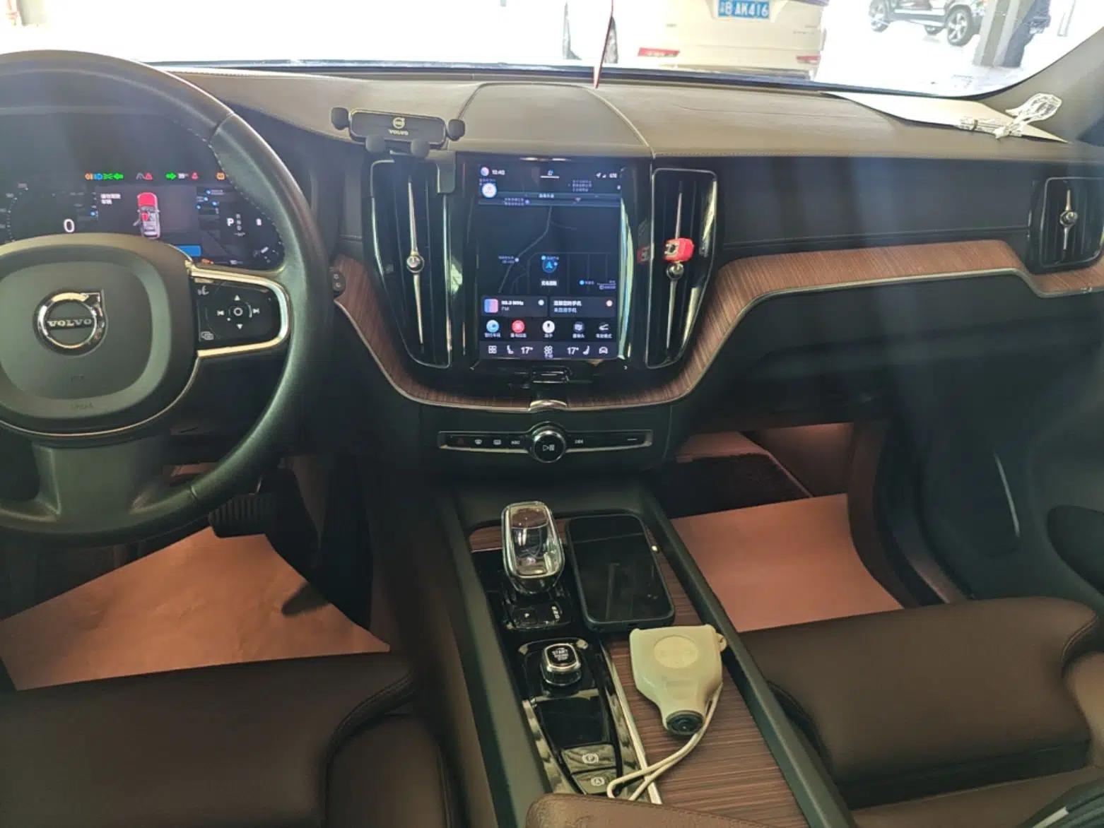 Volvo XC60 2022 B5 4x4 Smart Luxury Edition — миниатюра 20