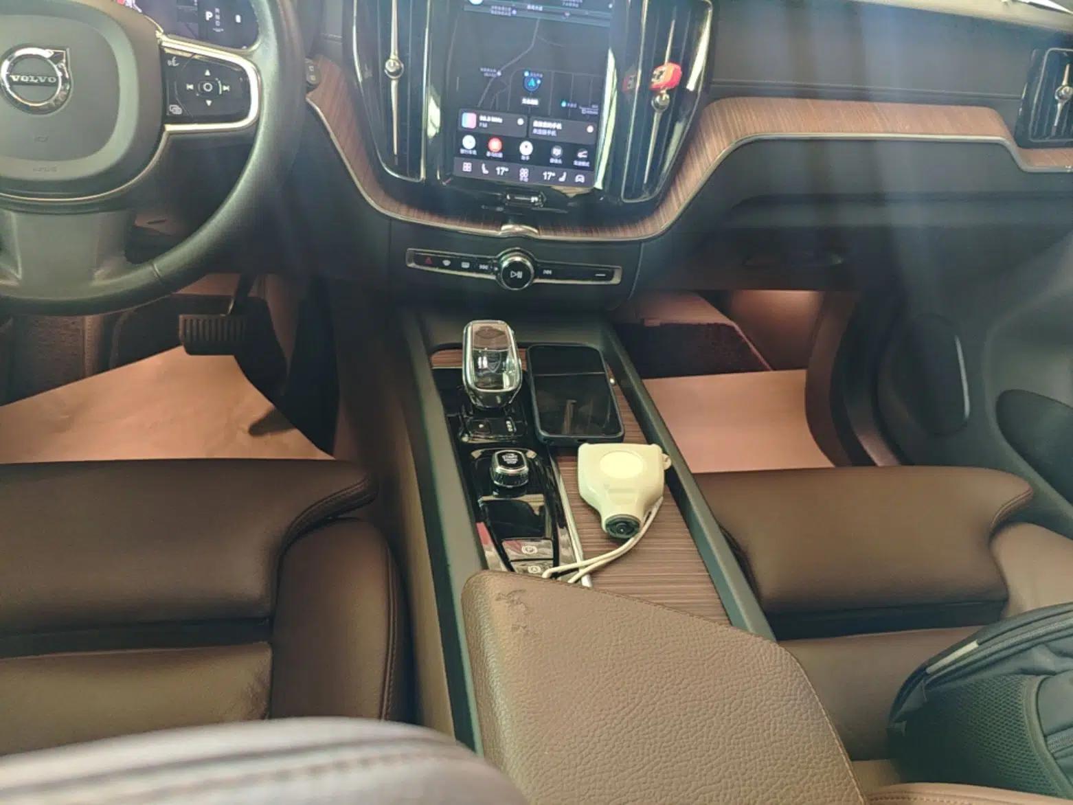 Volvo XC60 2022 B5 4x4 Smart Luxury Edition — миниатюра 21