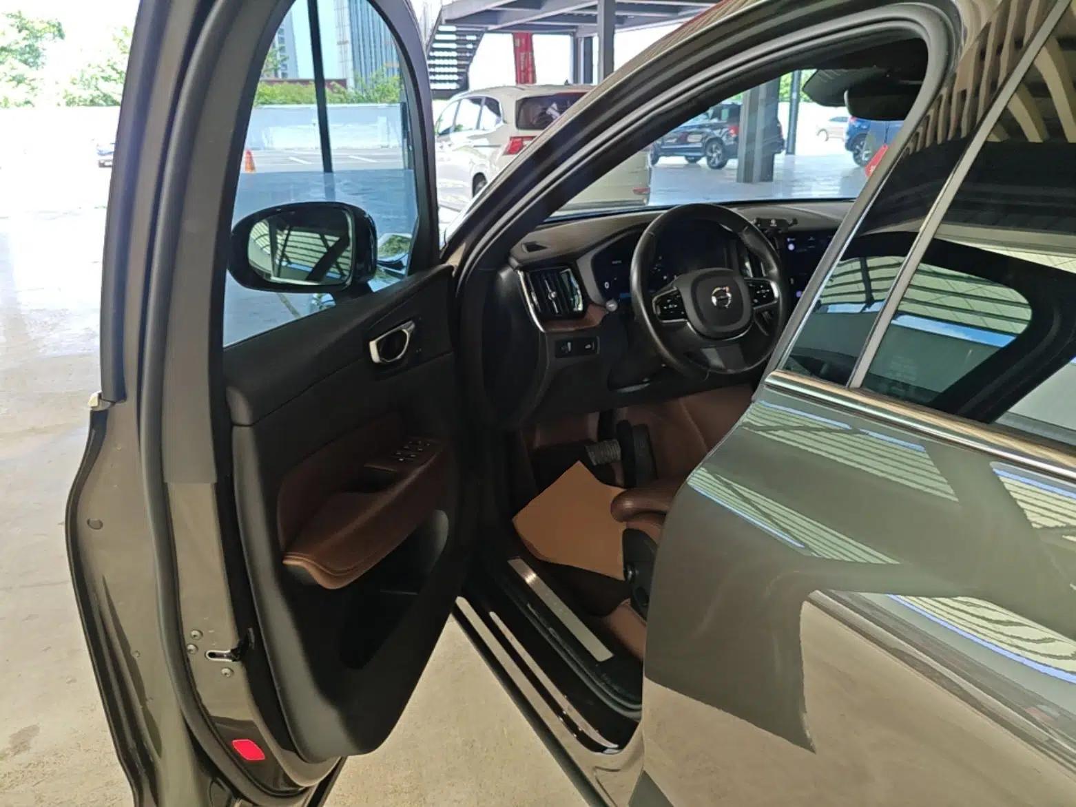 Volvo XC60 2022 B5 4x4 Smart Luxury Edition — миниатюра 23