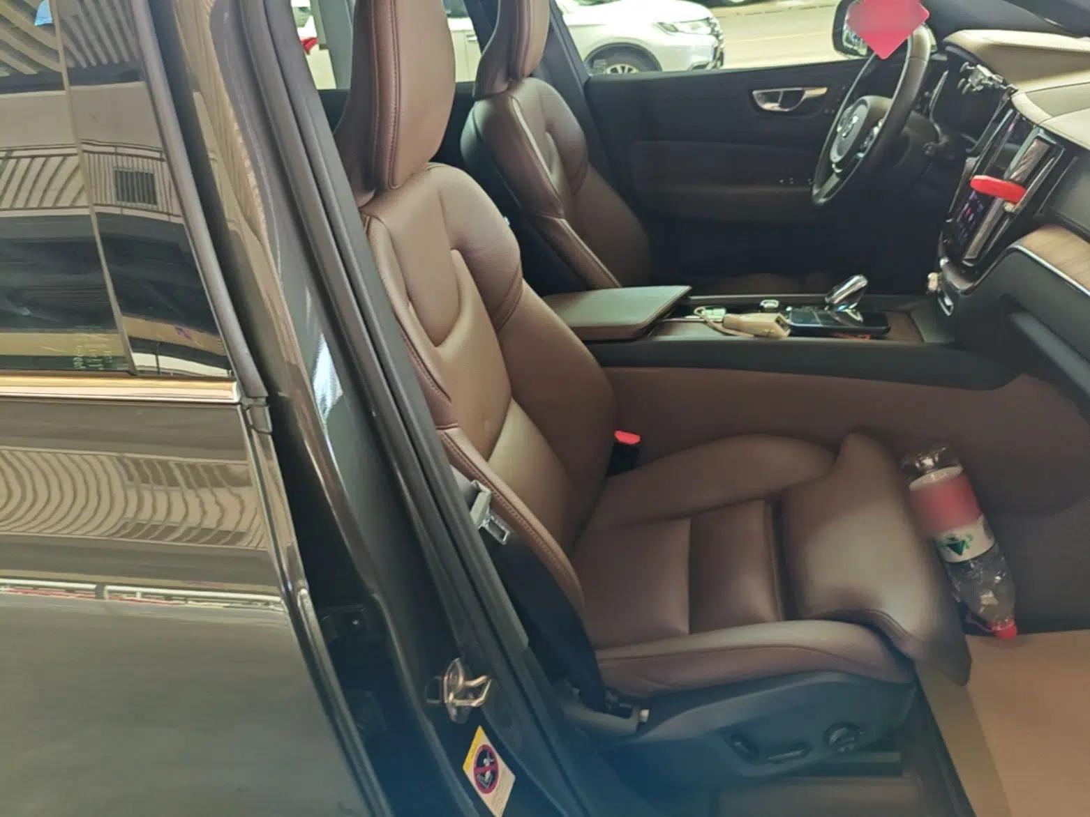 Volvo XC60 2022 B5 4x4 Smart Luxury Edition — миниатюра 24