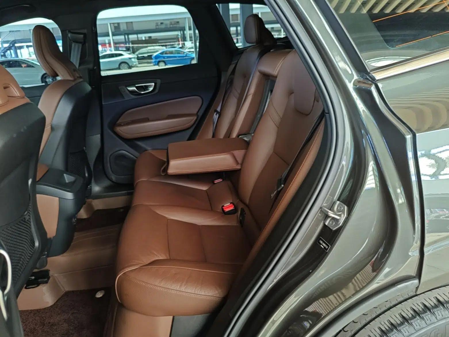Volvo XC60 2022 B5 4x4 Smart Luxury Edition — миниатюра 25