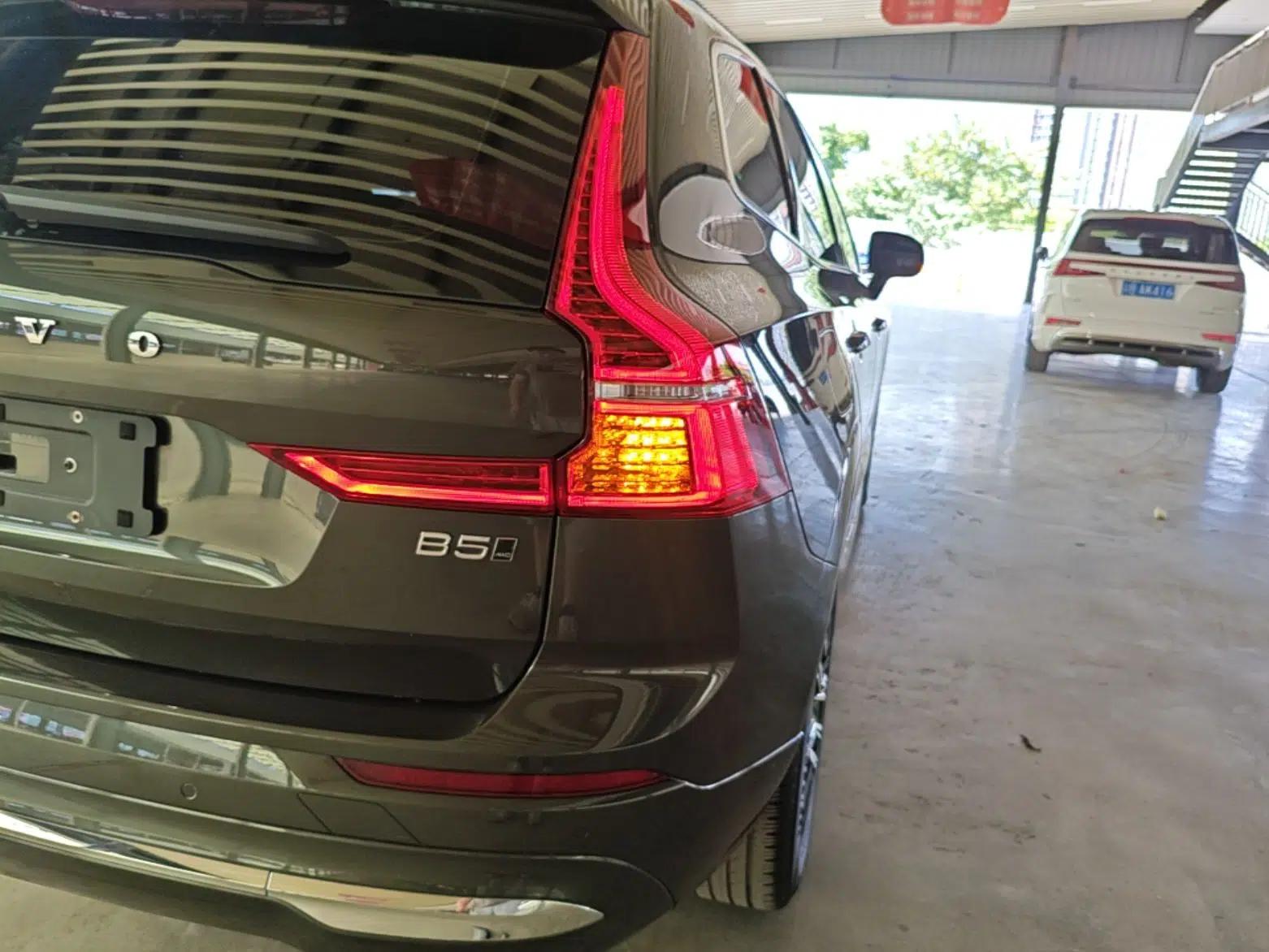 Volvo XC60 2022 B5 4x4 Smart Luxury Edition — миниатюра 9