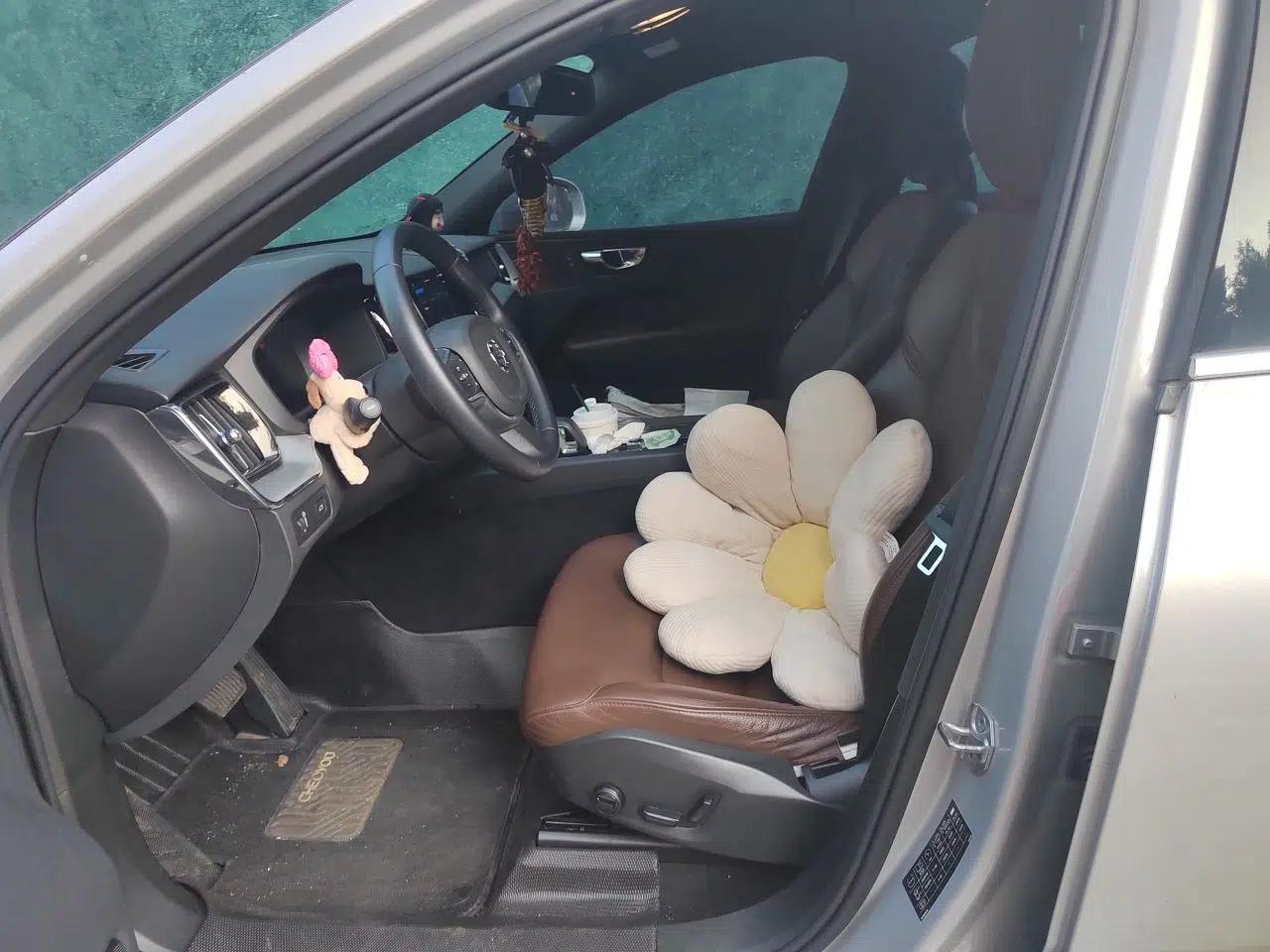 Volvo XC60 2022 B5 4x4 Zhiyi Luxury Edition — миниатюра 15
