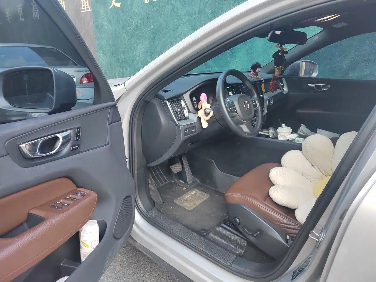 Volvo XC60 2022 B5 4x4 Zhiyi Luxury Edition — миниатюра 16