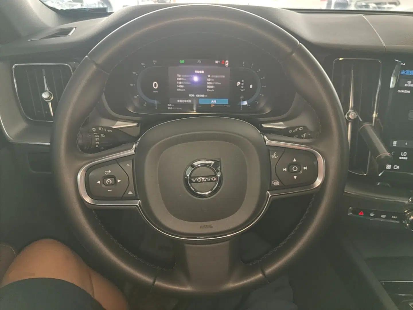 Volvo XC60 2024 B5 4x4 Smart Luxury Edition — миниатюра 18